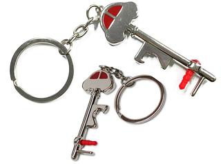 Chaveiro metal e suporte por celular